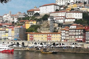 From Porto: Private Transfer to Lisbon w/ up to 4 City Stops
