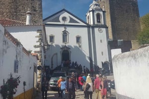 Full-day private tour to medieval Óbidos and Nazaré village