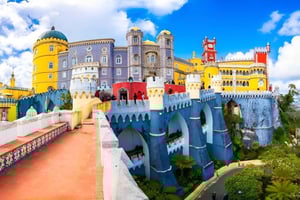 Lisboa: Sintra, Pena, Regaleira, Roca Coast, & Cascais Tour