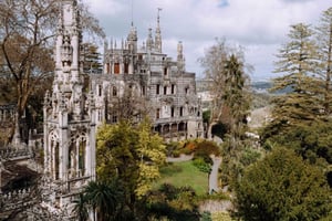 Lisboa: Sintra, Pena, Regaleira, Roca Coast, & Cascais Tour