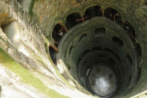 Lisboa: Sintra, Pena, Regaleira, Roca Coast, & Cascais Tour