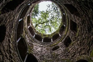 Lisboa: Sintra, Pena, Regaleira, Roca Coast, & Cascais Tour