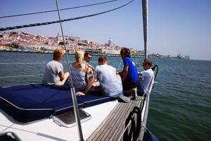 2-Hour Sailing Yacht Cruise & Guided Tour w/2 drinks