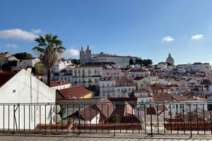 Lisbon:2-hour sightseeing TukTuk Tour with free Pickup