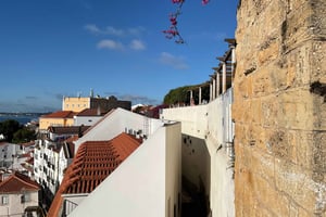 Lisbon:2-hour sightseeing TukTuk Tour with free Pickup