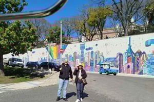 Lisbon:2-hour sightseeing TukTuk Tour with free Pickup