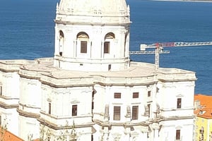 Lisbon:2-hour sightseeing TukTuk Tour with free Pickup