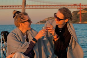 2H Sunset Boat Cruise Tour with Drinks