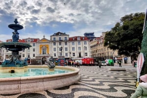 3 Neighborhoods Walking Tour with Guide