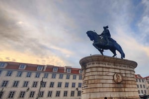 3 Neighborhoods Walking Tour with Guide