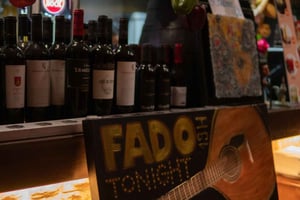 Alfama Tour and Live Fado with Traditional Dinner
