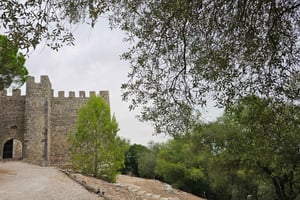 Arrábida Natural Park and Sesimbra Day Trip