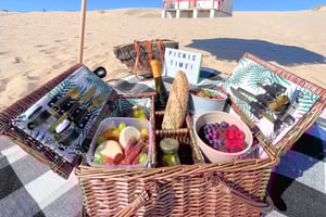 Lisbon: Beach Brunch Picnic with Set-Up and Transfers