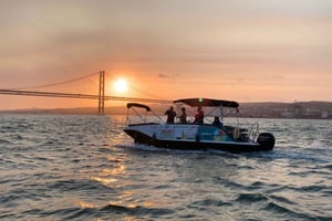 Lisbon: Boat Tour with Champagne