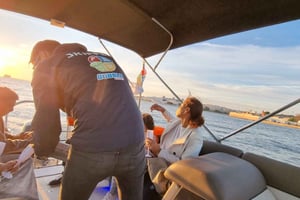 Lisbon: Boat Tour with Champagne