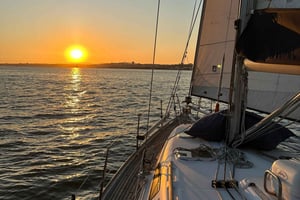 Lisbon: Boat Tour with sunset option