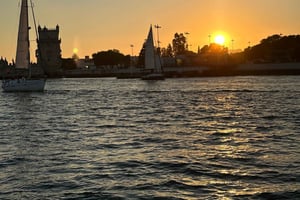 Lisbon: Boat Tour with sunset option