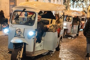 Christmas Lights Tuk-Tuk Tour with Local Guide