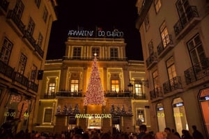 Lisbon: Christmas Lights TukTuk Tour + Wonderland Drop-Off
