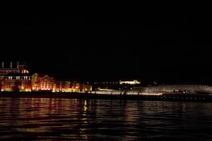 City Boat Cruise Daytime/Sunset/Night with Champagne