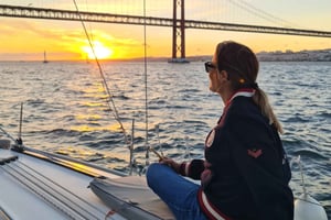 Daytime or Sunset Boat Cruise with History and Wine