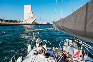Daytime/Sunset/Night City Sailboat Tour with Drink