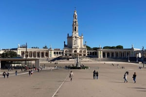 Fátima, Batalha, Nazaré & Obidos Small-Group Tour