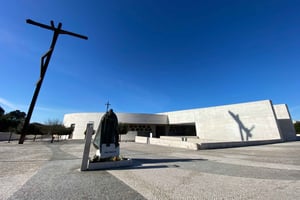 Fátima, Batalha, Nazaré & Obidos Small-Group Tour