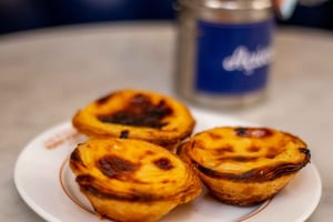 Food Tasting Tour by Tuk Tuk with 2 Stops