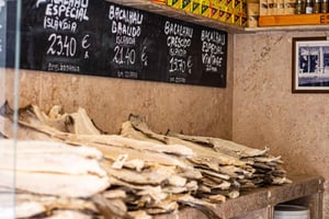 Food Tasting Tour by Tuk Tuk with 2 Stops