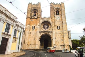 LISBON GRAND EXPERIENCE Tuktuk Tour in German