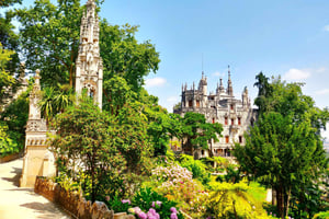Half-Day Sintra Tour with Pena Palace and Regaleira