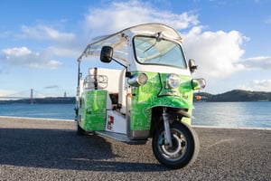 Lisbon Iconic Highlights in 2H00 : Private Tuk-Tuk Tour