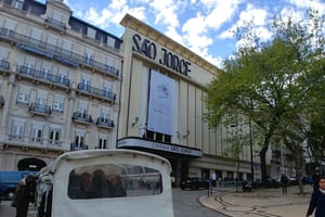 Lisbon Iconic Highlights in 2H00 : Private Tuk-Tuk Tour