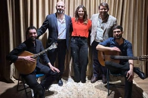 Live Fado Show in Historic Alfama with Port Wine