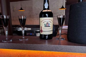 Live Fado Show in Historic Alfama with Port Wine