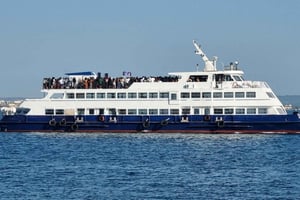 Lisbon:New Year's Cruise with DJ and Fireworks Show