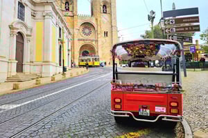 Oldtown and alfama 90 min by tuktuk
