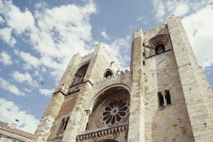 Lisbon on a Tuk Tuk Tour: History, Views & Christmas Lights