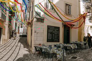 Lisbon: Private City Tour in Alfama and Chiado with Tuk Tuk
