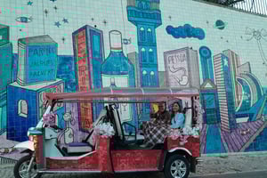 Lisbon: Private Eco-Friendly Tuk-Tuk Tour with Guide