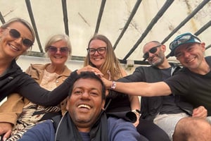 Lisbon: Private Eco-Friendly Tuk-Tuk Tour with Guide