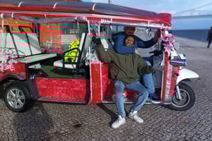 Lisbon: Private Eco-Friendly Tuk-Tuk Tour with Guide
