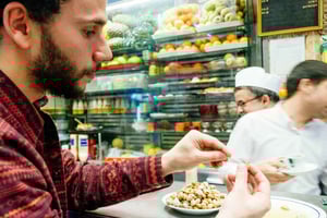 Private Food Tour – 10 Tastings with Locals