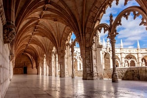 Private Luxury Tour to Belém, Cristo Rei and Alfama.