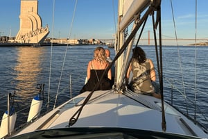 Lisbon: Private sailboat tours on Tagus River