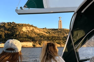 Lisbon: Private sailboat tours on Tagus River