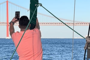 Lisbon: Private sailboat tours on Tagus River
