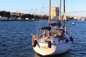 Lisbon: Private Tagus River Cruise with Drinks