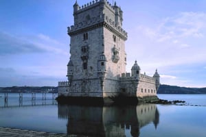 Lisbon: Private Tagus River Cruise with Drinks
